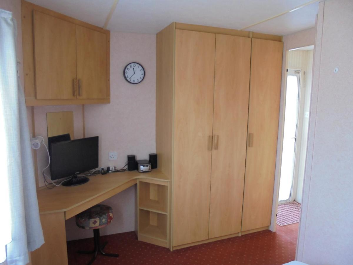 Coastfields: Arizona Cf:- 6 Berth With Enclosed Veranda Apartment *